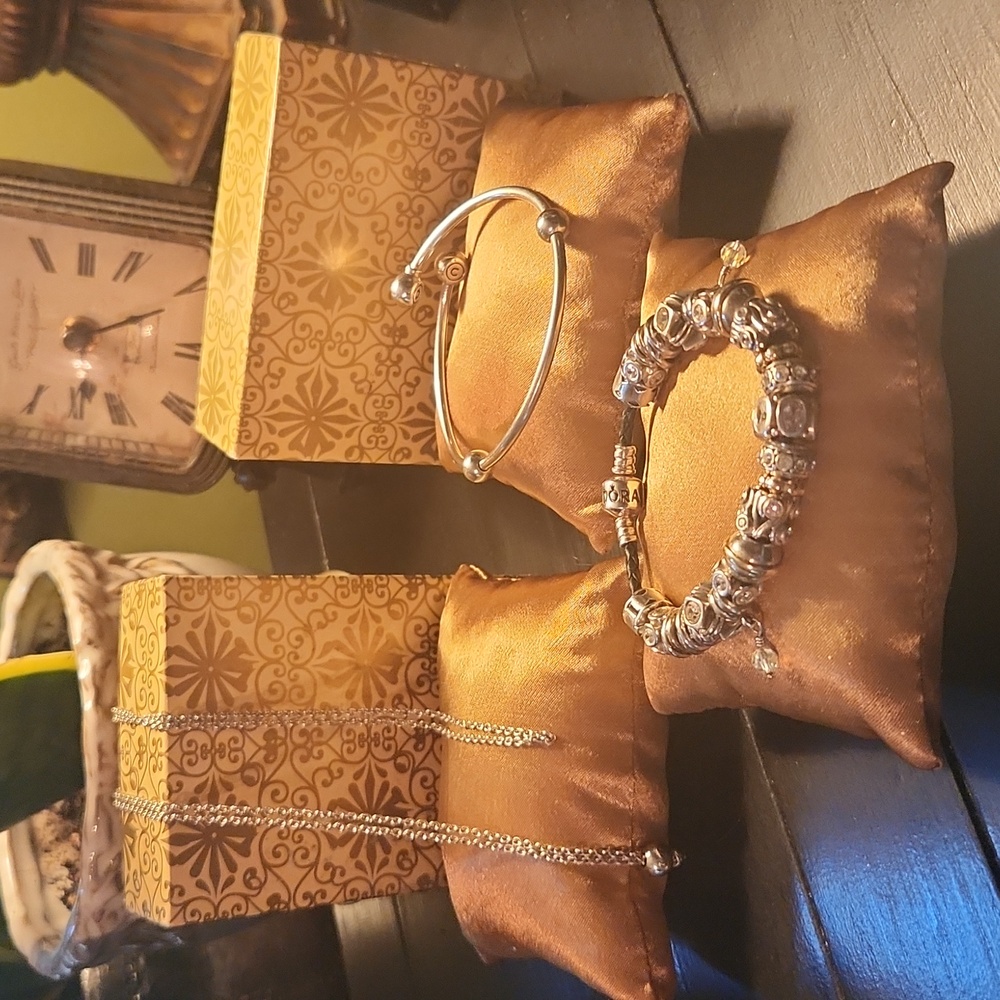 Stunning Authentic Pandora And Chamilia Bundle!